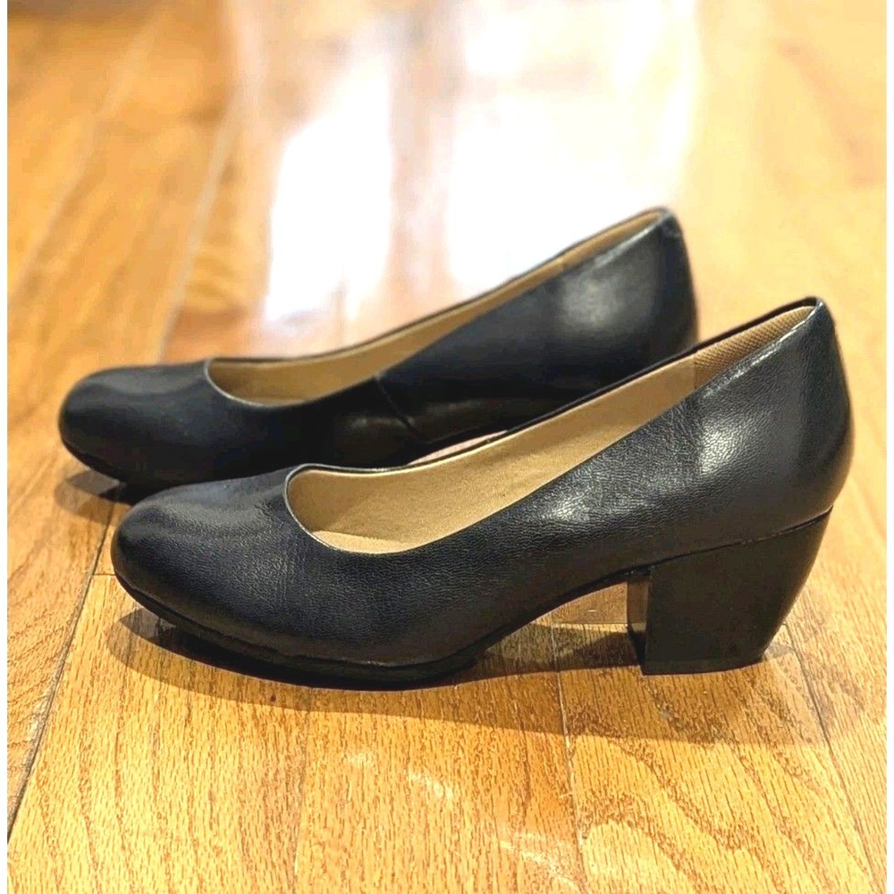 Quiet Luxury Navy Leather Wide Width Comfort Heels Comfortiva Size 7WW